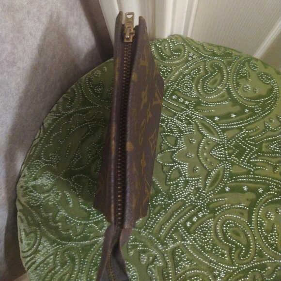Louis Vuitton Monogram Pouch 12 - Picture 10 of 15
